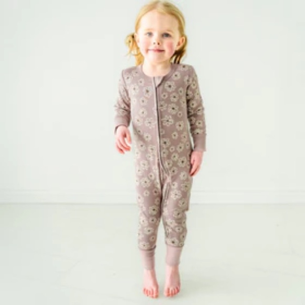 2 MakeMake Organic 2-way zip rompers — spotted and daisies